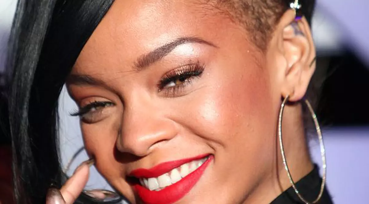 Rihanna se droghează? Uite fotografia cu care vedeta a șocat!