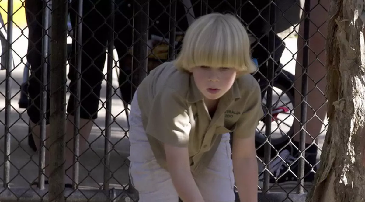 Cine să fie năzdrăvanul care hrăneşte aligatorii?