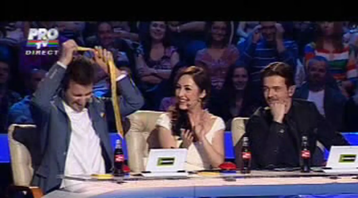 Au cântat la tomberoane şi l-au făcut pe Andi Moisescu să-şi scoată cravata de admiraţie în faţa lor la ”Românii au talent” FOTO