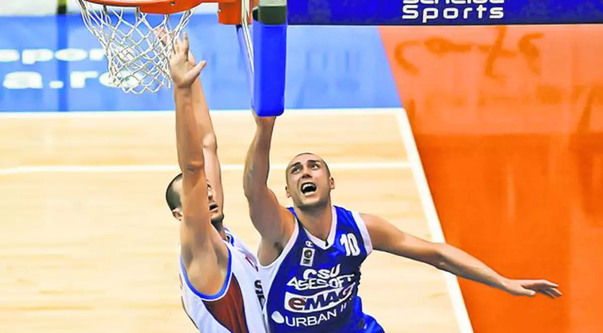 Oana, soţia lui Cătălin Burlacu, cel mai bun baschetbalist român, va naşte la toamnă