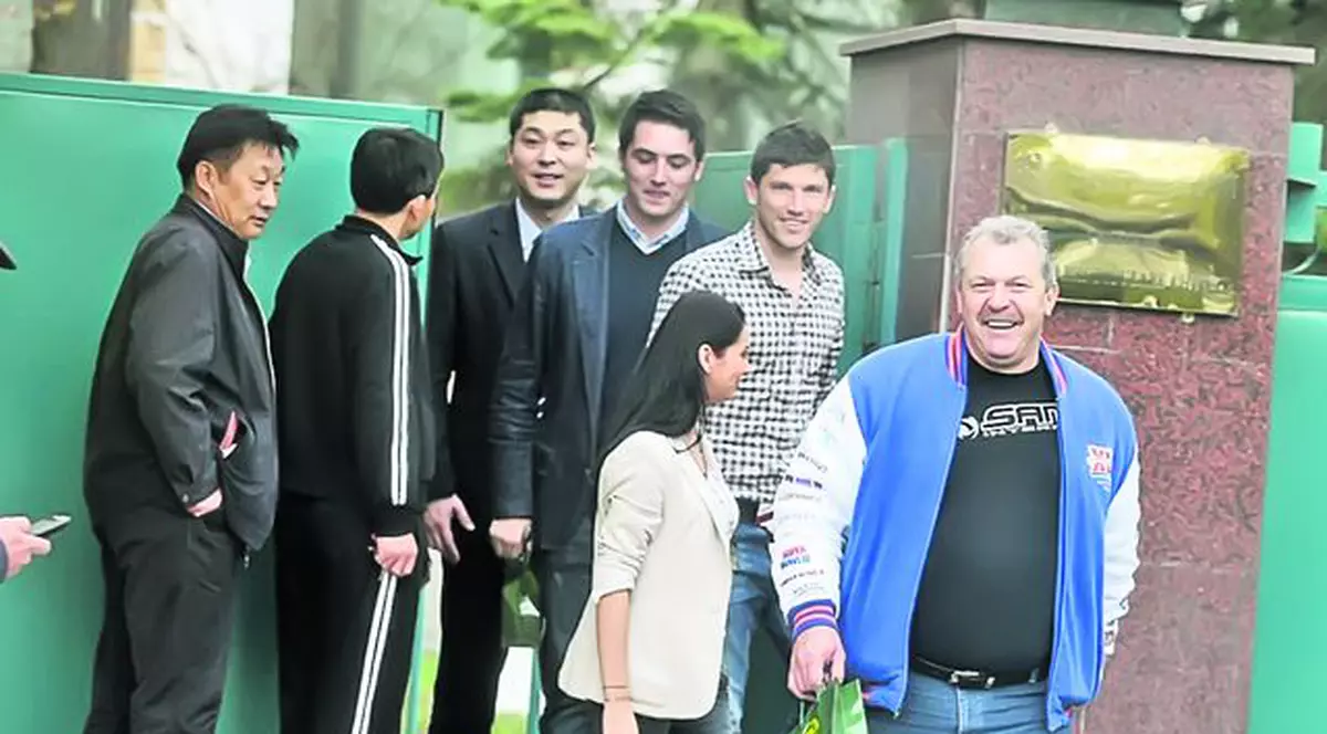 Mijlocaşul echipei Steaua şi directorul de imagine, Helmuth Duckadam, au vizitat ambasada celui mai mare stat asiatic