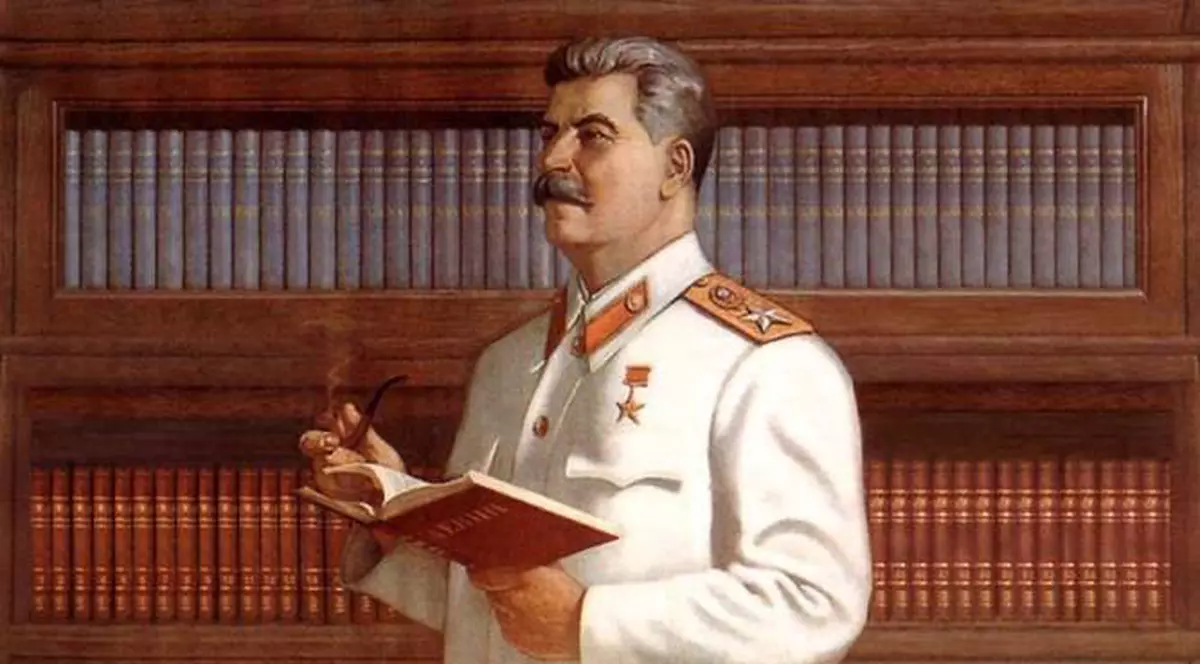 Ruşii vor circula cu autobuzele Stalin