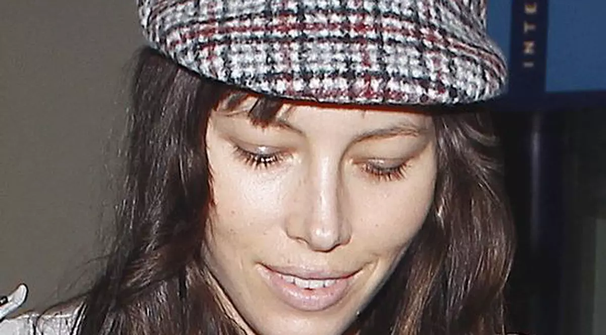 Jessica Biel, ce urâţică eşti fără machiaj! | FOTO