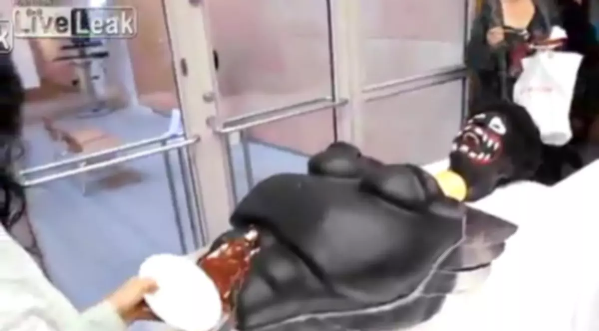 CÂT DE STRANIU! Tortul mutilat în zona... GENITALĂ | VIDEO