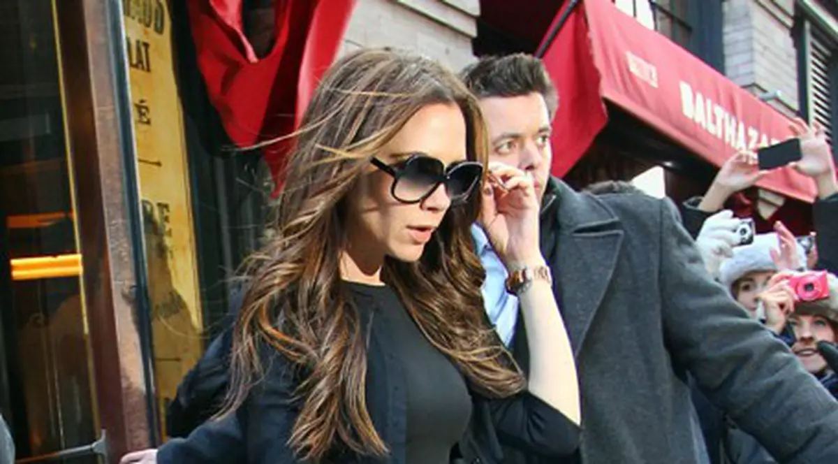 Sacrificiul eleganței sau nebunie curată? Își operează picioarele ca să poată sta pe tocuri de 20