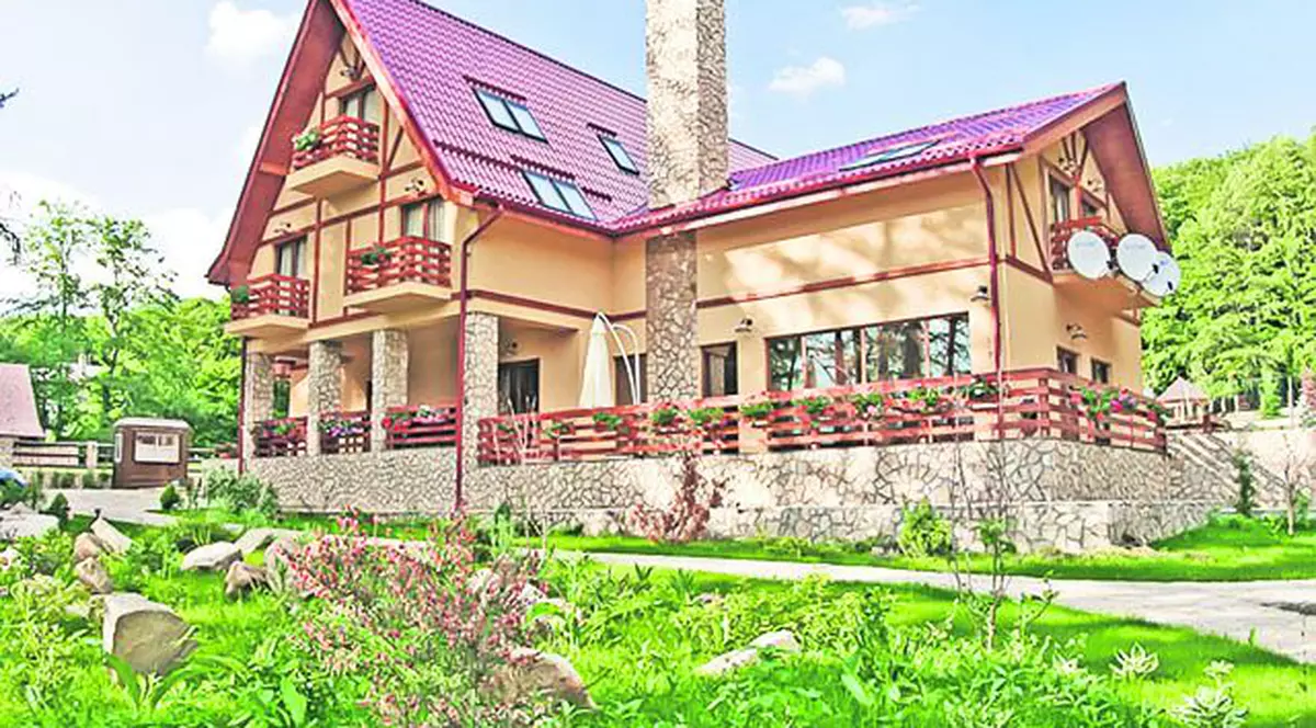 Libertatea îţi dezvăluie cât te costă o vacanţă în casele vedetelor