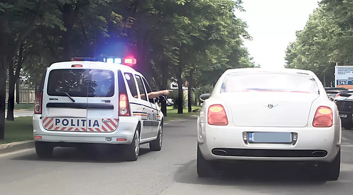 ATENŢIE, şoferi! Dacă v-aţi vândut maşina, cereţi noului proprietar să înmatriculeze numărul pe numele său altfel riscaţi să îi plătiţi amenzile!