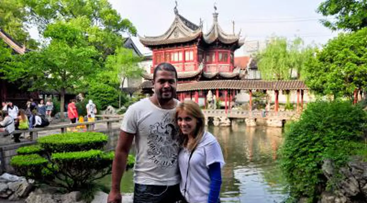 Cabral şi Andreea Ibacka, proaspăt întorşi din China: "Mâncărurile lasă un european cu stomacul interzis". Vezi ce ciudăţenii au întâlnit! FOTO