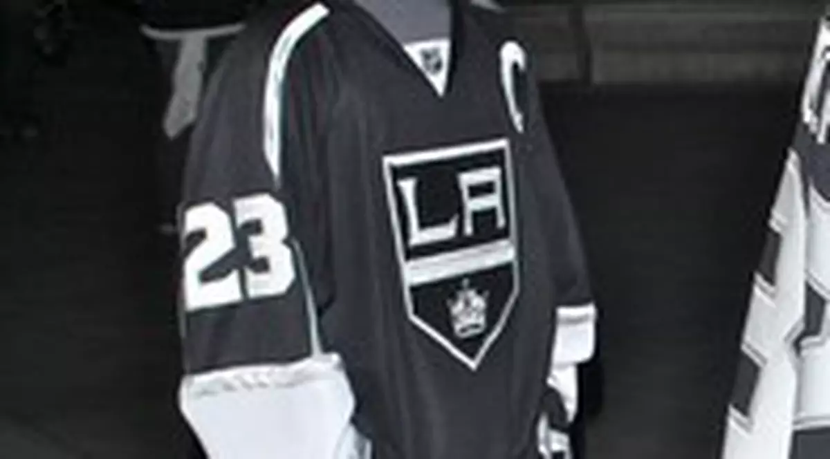 Pare un adolescent obişnuit, dar este băiatul celei mai celebre blonde de pe planetă! Vezi cine este mama lui! FOTO