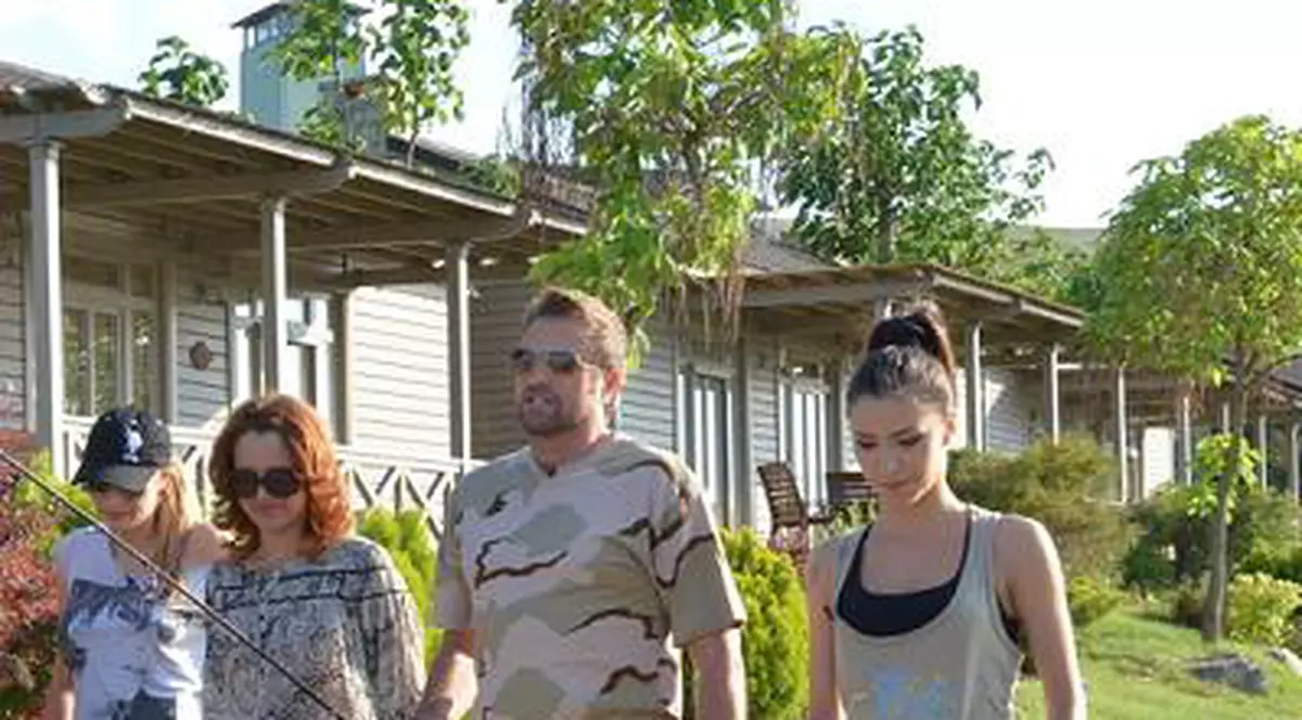 Filmări incendiare în Deltă pentru marea finală „Burlacul”!