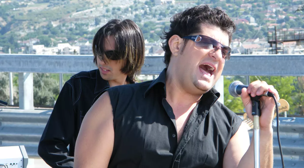 Tavi Colen şi-a deschis o firmă de organizări nunţi şi nu îi este ruşine cu această afacere