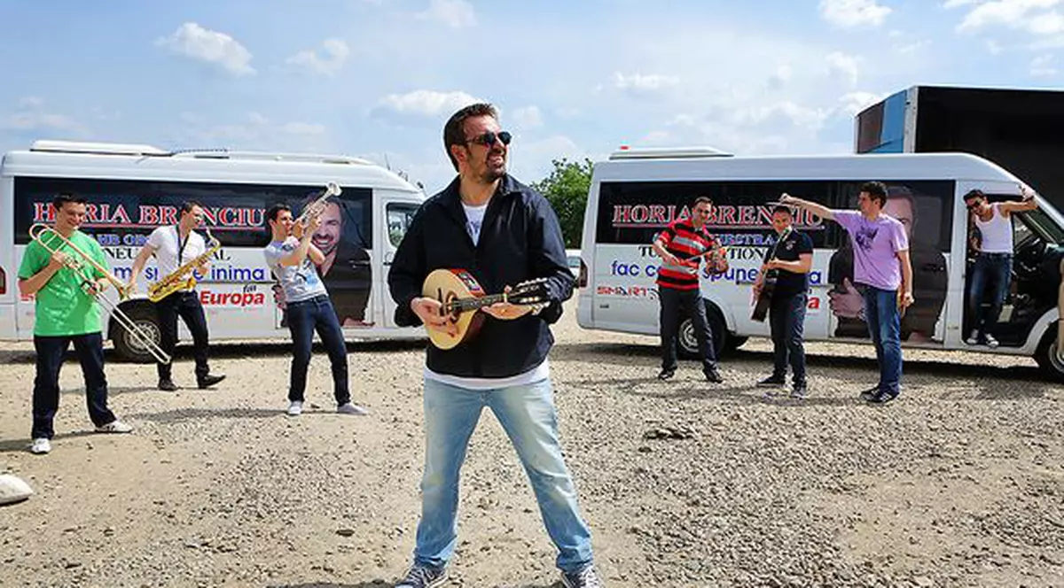 Horia Brenciu are invitaţi speciali în turneu. Află pe cine va lua cu el!