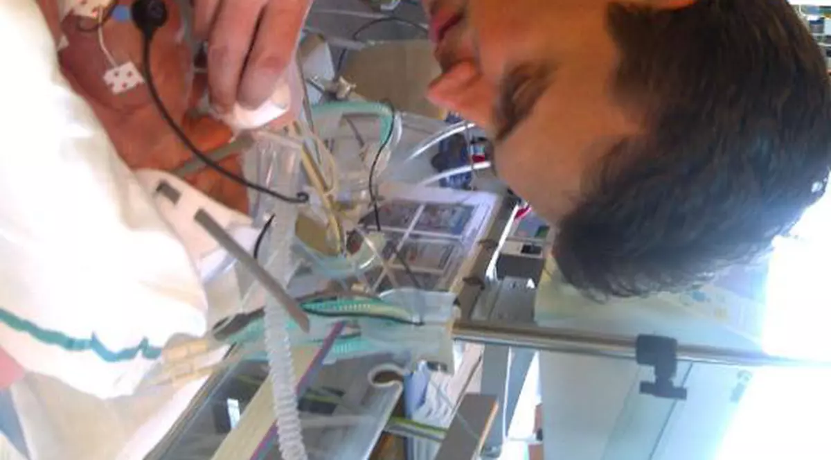 Europarlamentarul Cătălin Ivan este tată de triplete: "Am suferit un şoc profund când le-am vazut conectate la aparate"