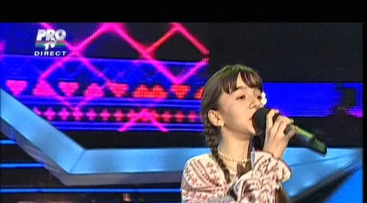 Micuţa "Maria Lătăreţu" îi face din nou pe Andra şi Mihai Petre să se înţepe. Petre: "Trebuie să mai studiezi". Andra: "Despre ce vorbim? Fata are talent"