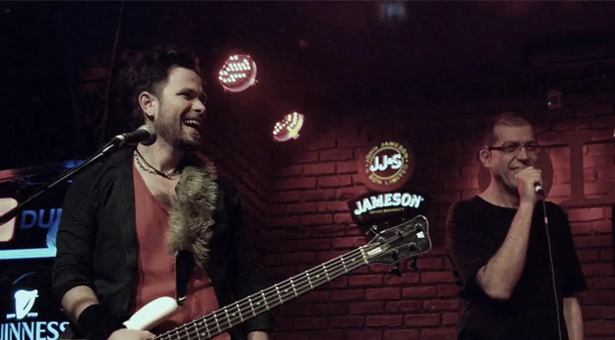 Florin „X Bass” Barbu se reîntoarce după 3 ani pe scenă, în trupa Partizan