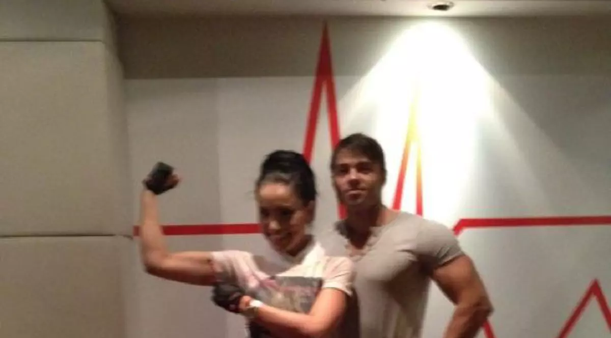 Adelina Pestriţu TRAGE DE FIARE! Uite cine o ajută să facă muşchi | FOTO