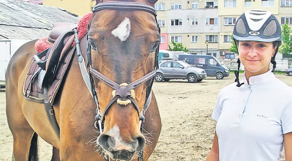 Alina, fiica impresarului Victor Becali, a făcut senzaţie la concursul de echitaţie de la Sibiu