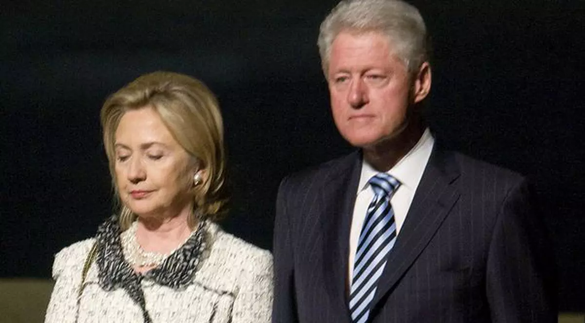 DIVORŢUL SECOLULUI! Hillary şi Bill Clinton o iau pe drumuri separate