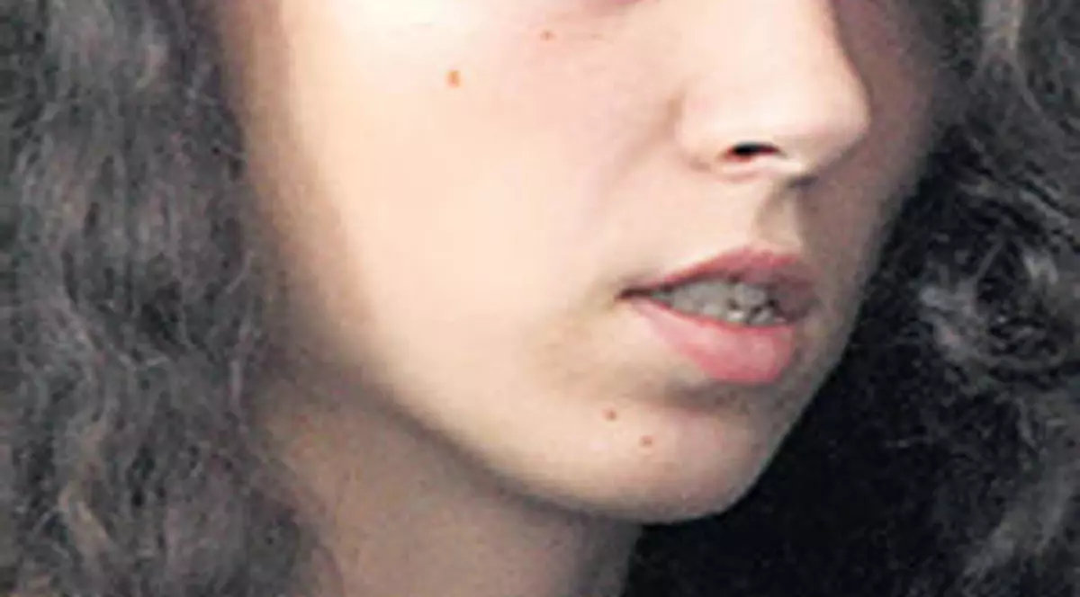 Studenta-criminală a născut o fetiţă fără mâini, care a murit la scurt timp