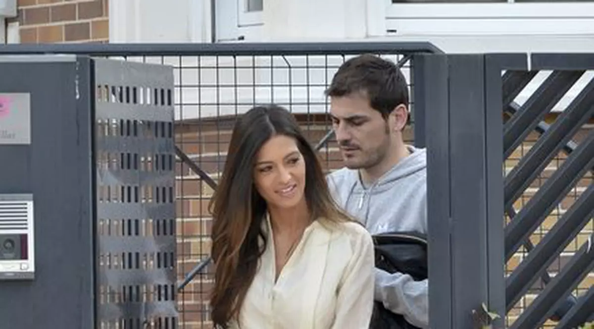 Casillas se însoară cu Sara Carbonero şi a invitat mai mulţi jucători de la Barca decât de la Real