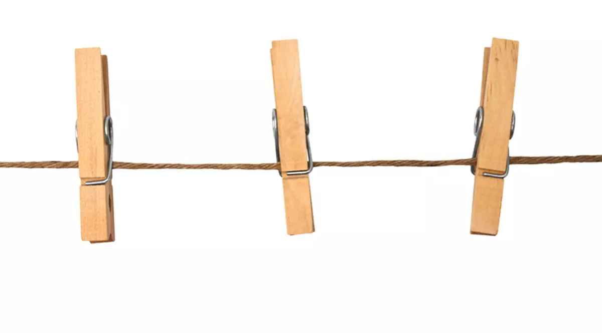 5 utilizări practice ale cârligelor de rufe 