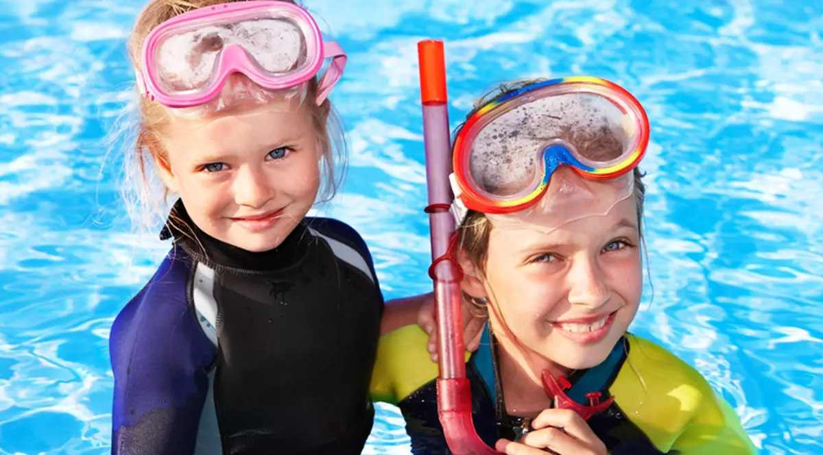 Reduceri la costume de baie pentru copii