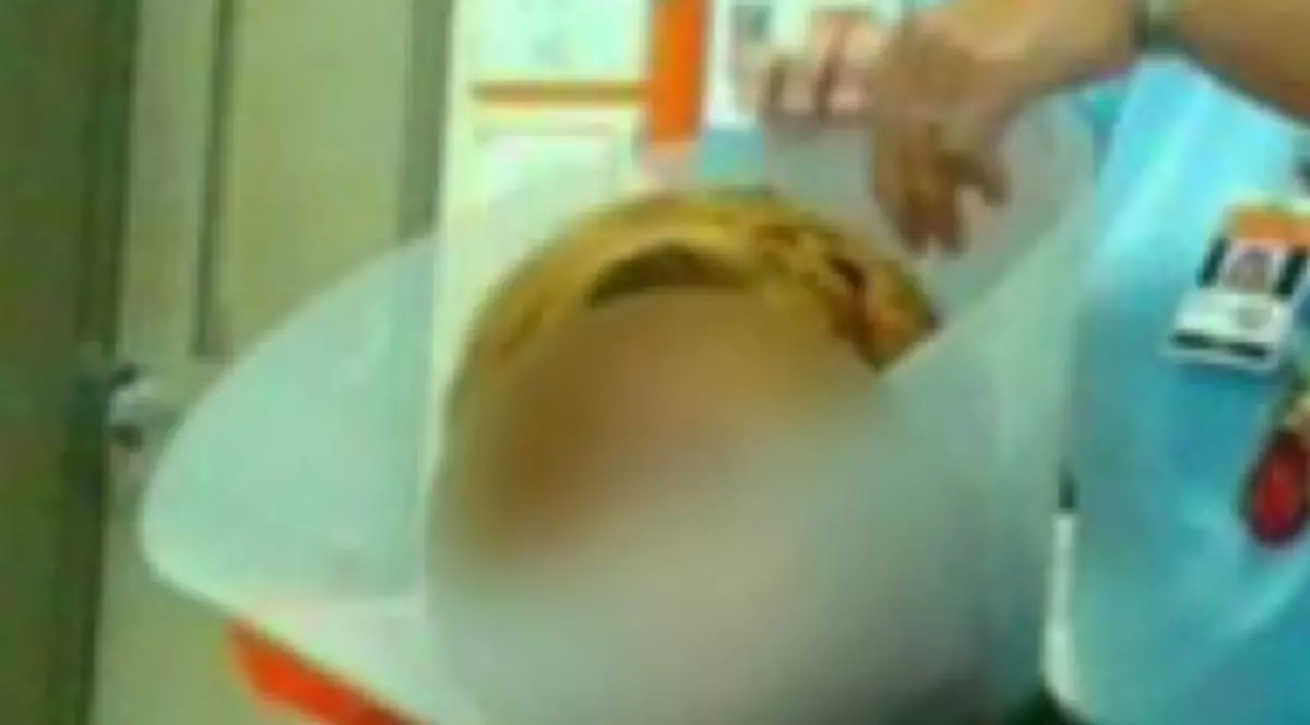 SCANDALOS! O profesoară din SUA le-a pus ELEVILOR indisciplinaţi GULERE PENTRU CÂINI