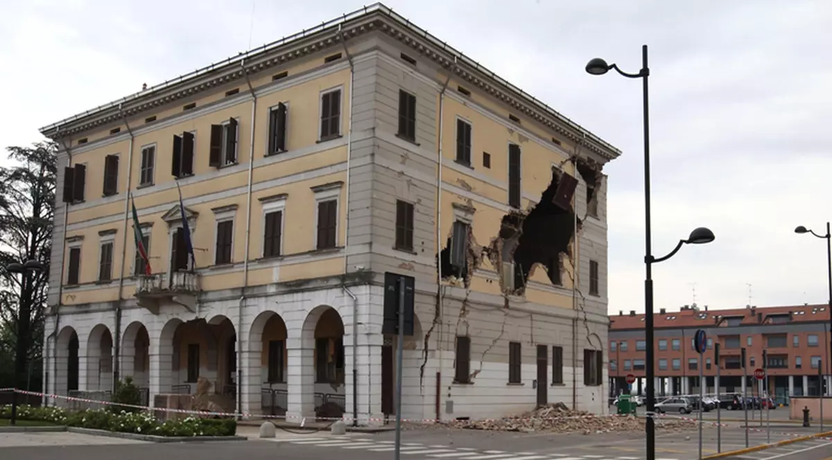 Supravieţuitorii seismului din Italia au dormit în refugii improvizate