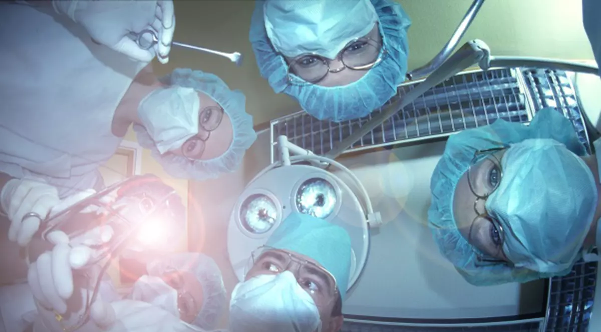 două transplanturi de față la același pacient