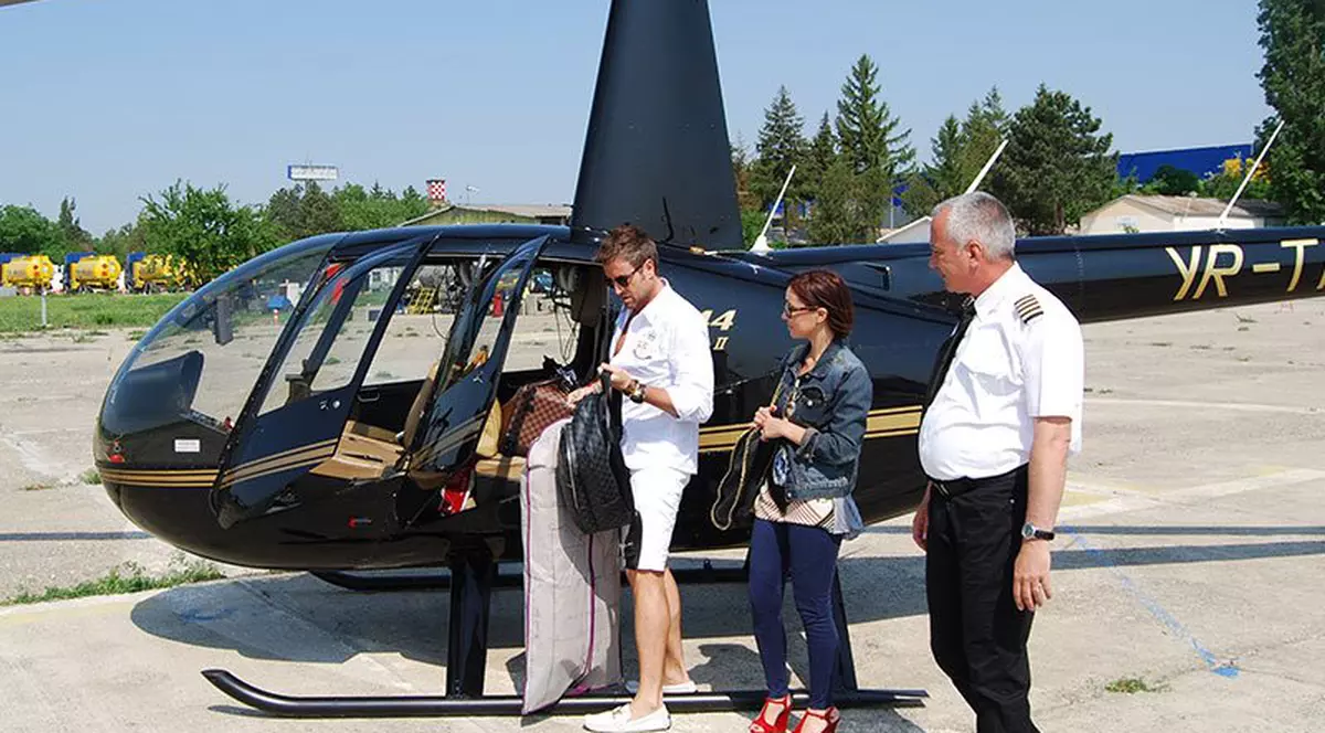 Cătălin Botezatu se deplasează prin țară cu elicopterul | FOTO