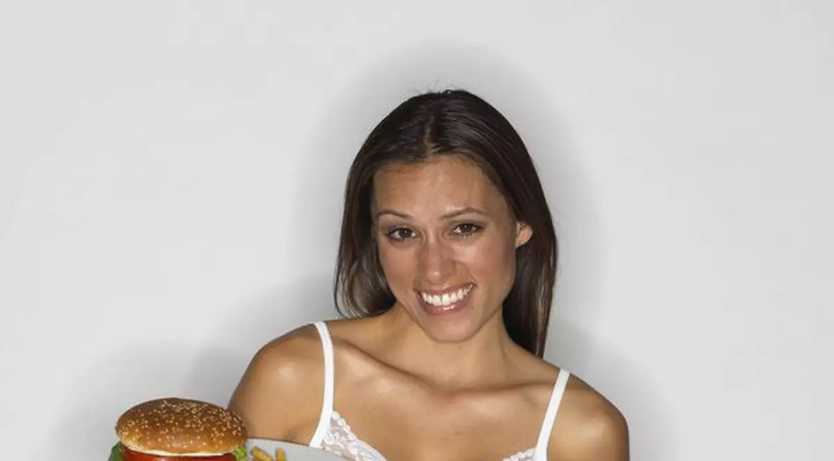 Mâncarea de la fast food, mai sănătoasă decât cea din spitalele britanice