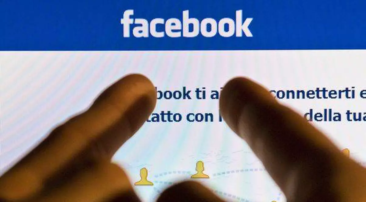 Fă-ţi testul şi află dacă eşti dependent de Facebook! 