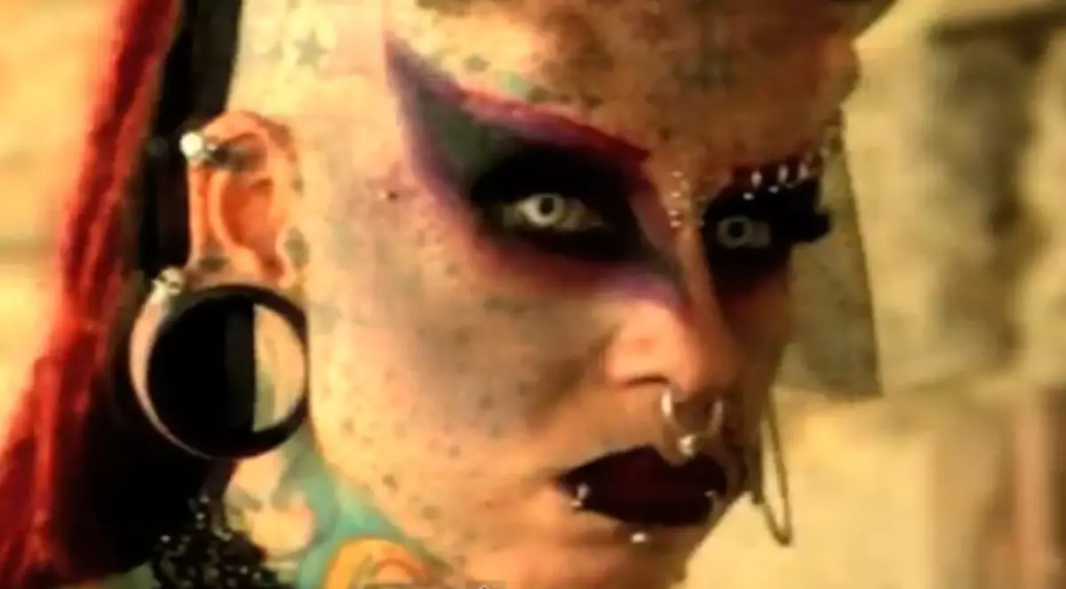 Declaraţiile şocante ale femeii-vampir! | VIDEO