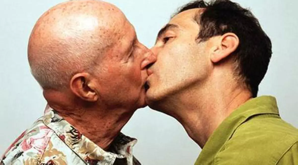 Azil pentru homosexualii daţi afară din case. Vezi unde se construieşte