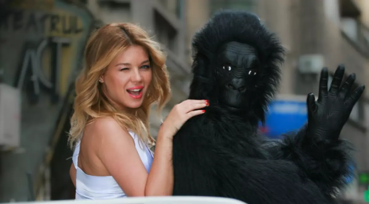 Gina Pistol și-a făcut un prieten negru din cap până-n picioare