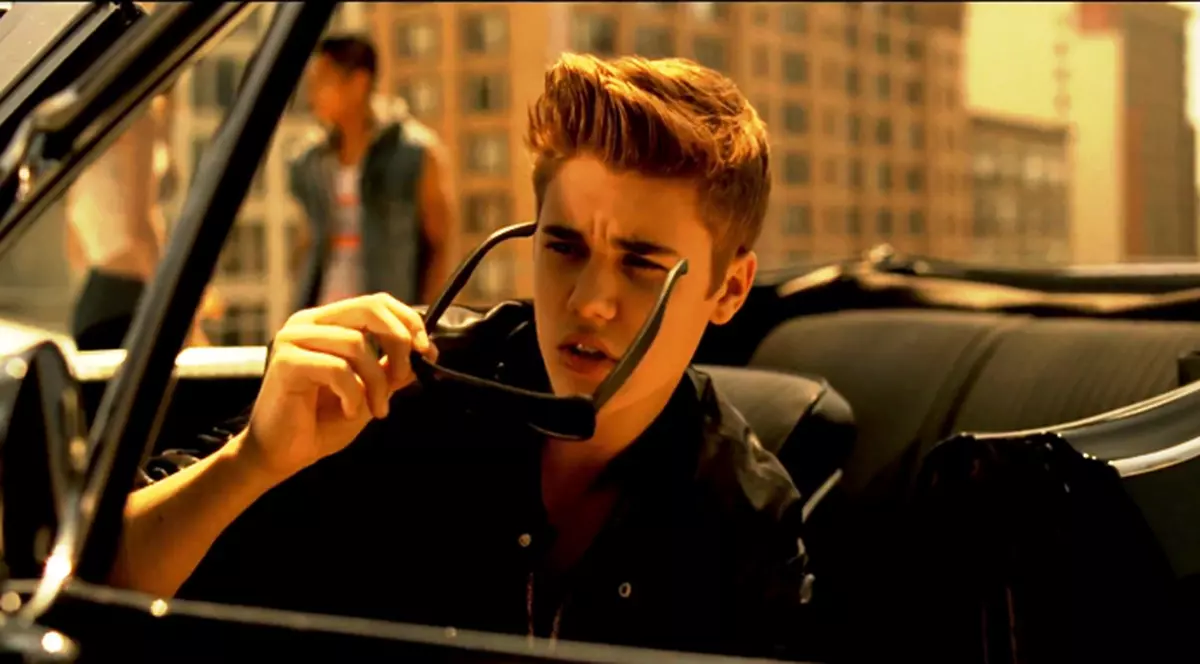 Acum se poate ocupa de ceea ce ştie cel mai bine! Justin Bieber e absolvent de liceu