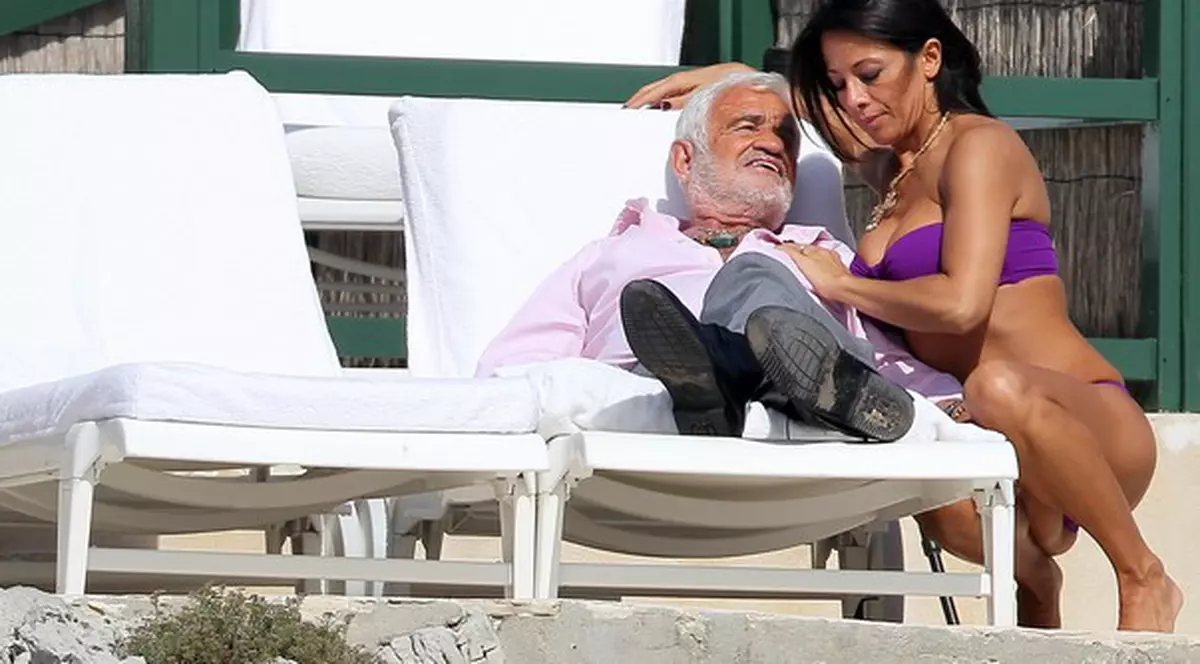 Uite cu ce bunăciune umblă Jean Paul Belmondo la 78 de ani! FOTO