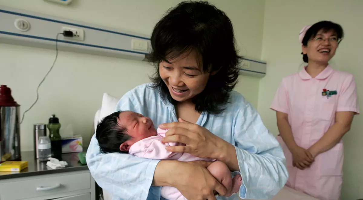 Vrei un al doilea copil? În China, asta se pedepseşte cu o amendă de 205.000 de dolari!