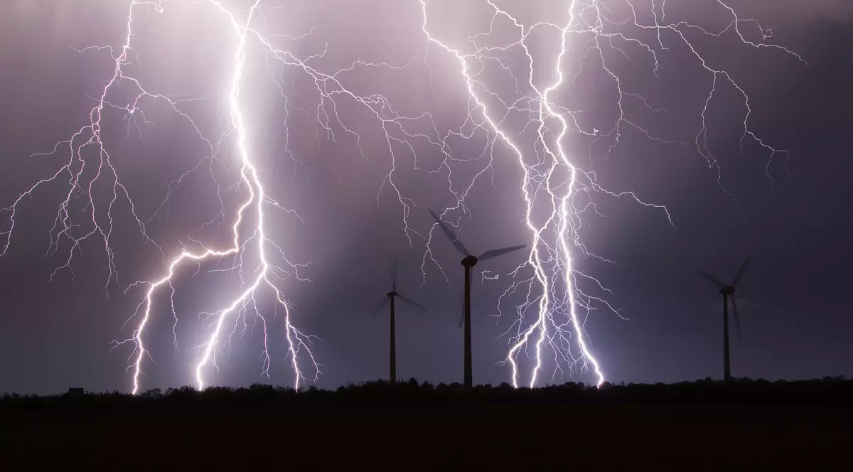 Un spaniol a supravieţuit după ce a fost lovit de fulger