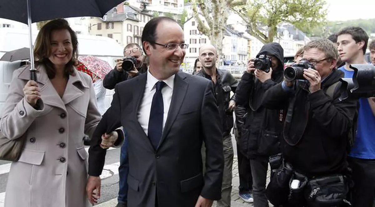 Francois Hollande îl devansează pe Nicolas Sarkozy în teritoriile din străinătate