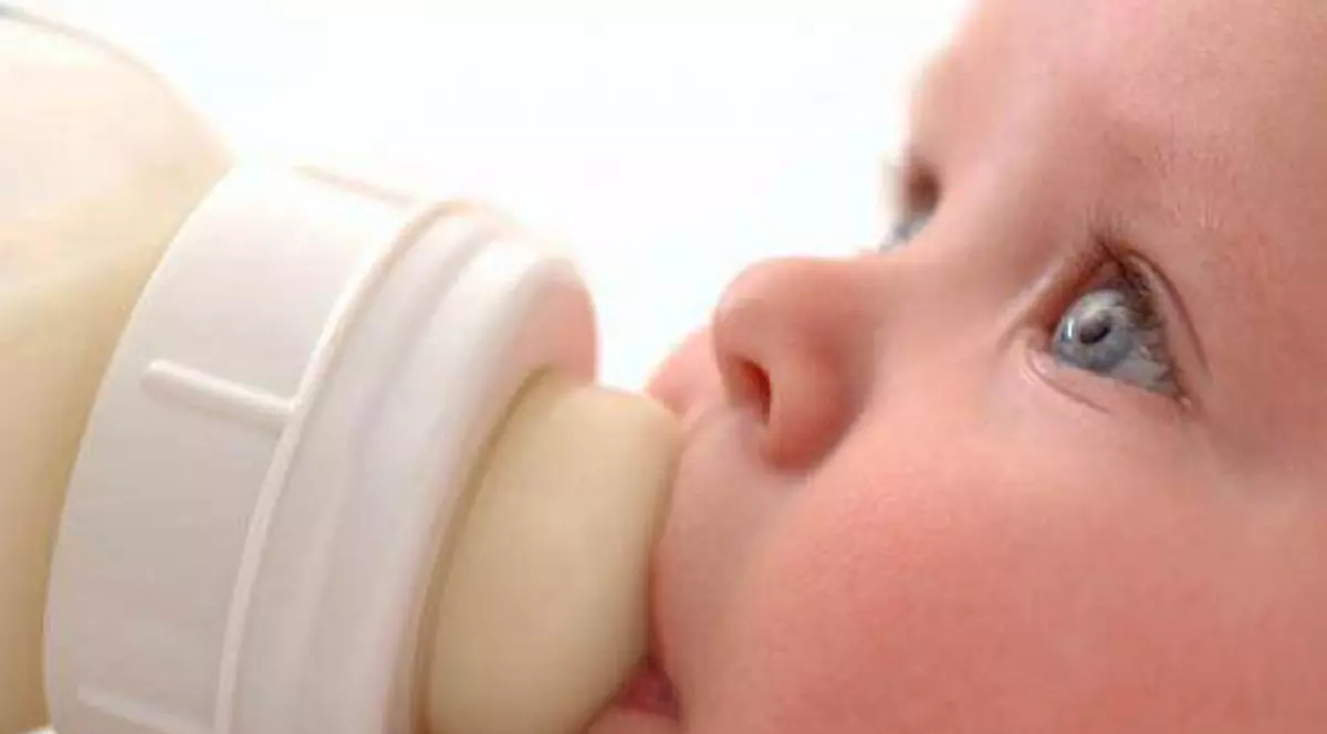 Părinții care își abandonează copii ar putea risca 10 ani de închisoare