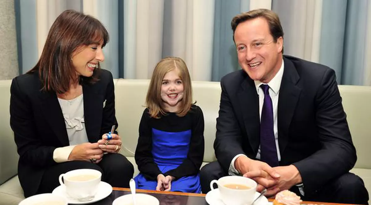 "POŢI MURI ÎN ORICE SECUNDĂ", i-au spus medicii când avea patru ani. Acum are 16 ani şi încă se luptă cu MOARTEA