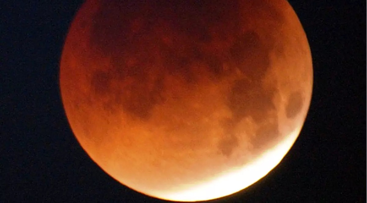 LUNA se va afla la CEA MAI MICĂ DISTANŢĂ faţă de PĂMÂNT în acest week-end