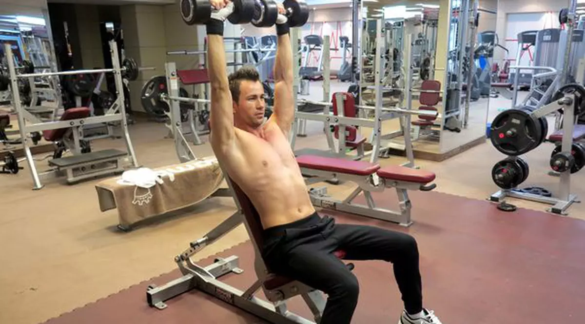 Mattyas vrea adomen ca Peter Andre! Se antrenează cu Bo Pricop, instructorul vedetelor!