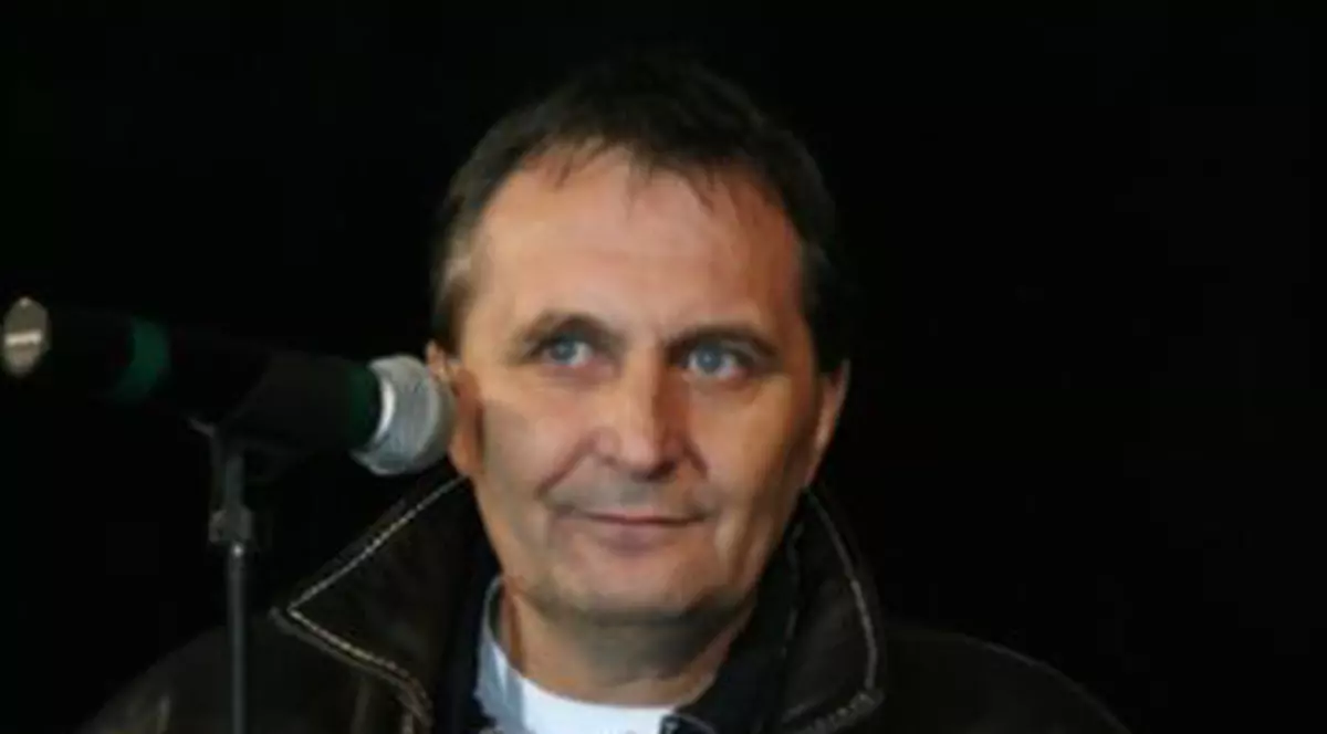 Cântăreţul Mircea Rus, trimis în judecată pentru 13 INFRACŢIUNI!