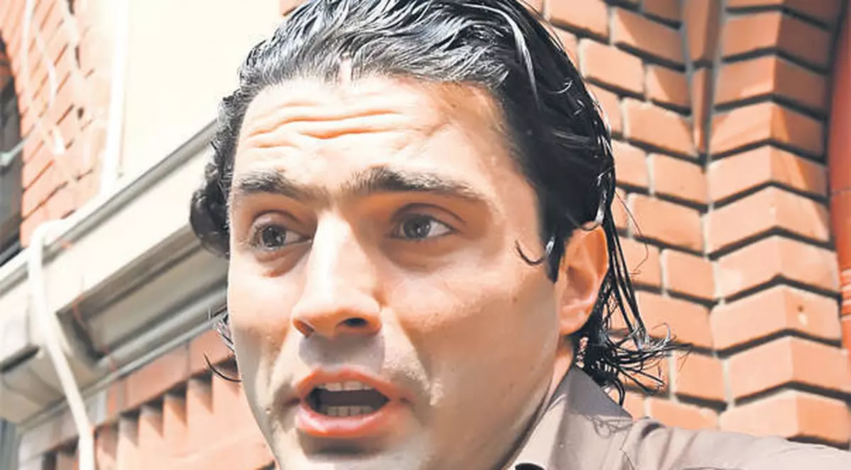 De cine fuge Pepe?