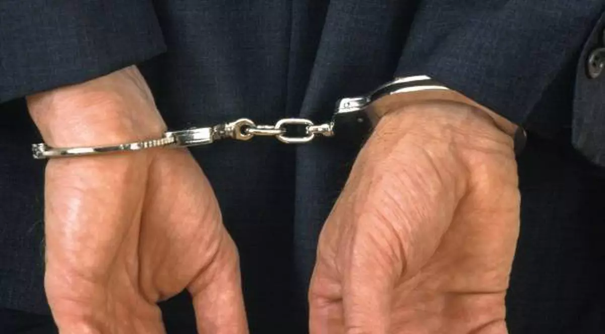 Un român suspectat de fraude cu carduri bancare, arestat în Noua Zeelandă