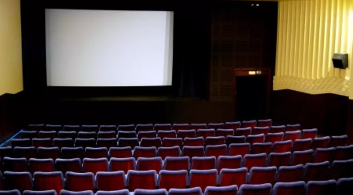 Nu o să-ți vină să crezi pe ce au cheltuit oamenii din toată lumea 32 de miliarde de dolari