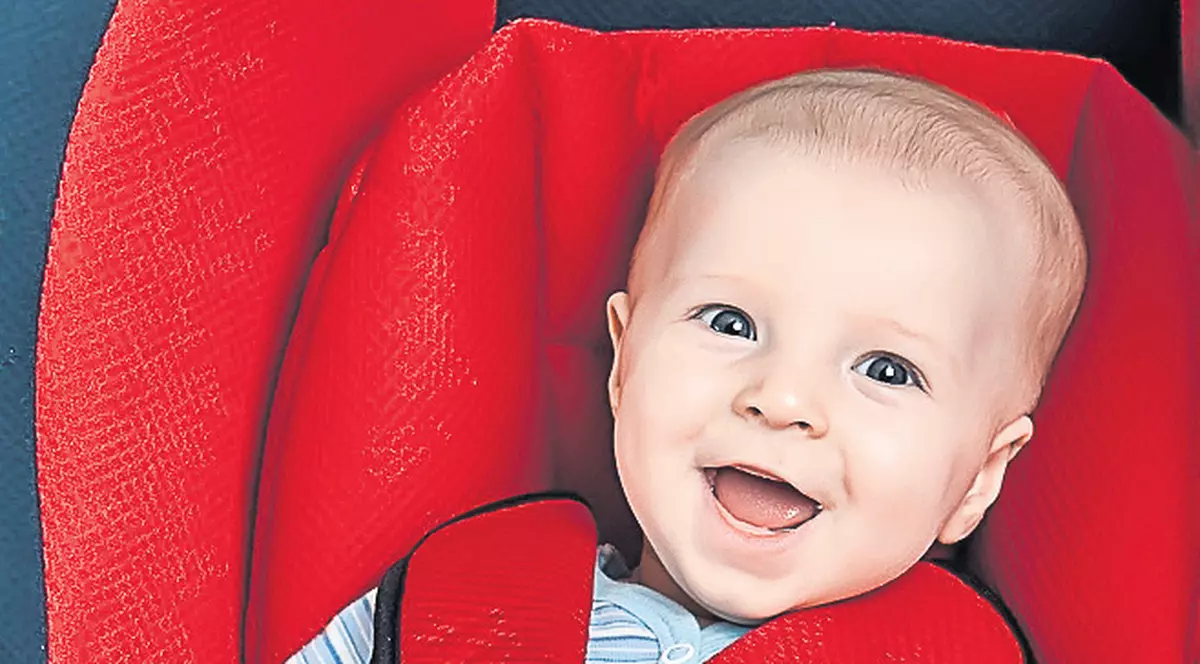 Cum poţi să-ţi transporţi, în siguranţă, copilul mic cu maşina