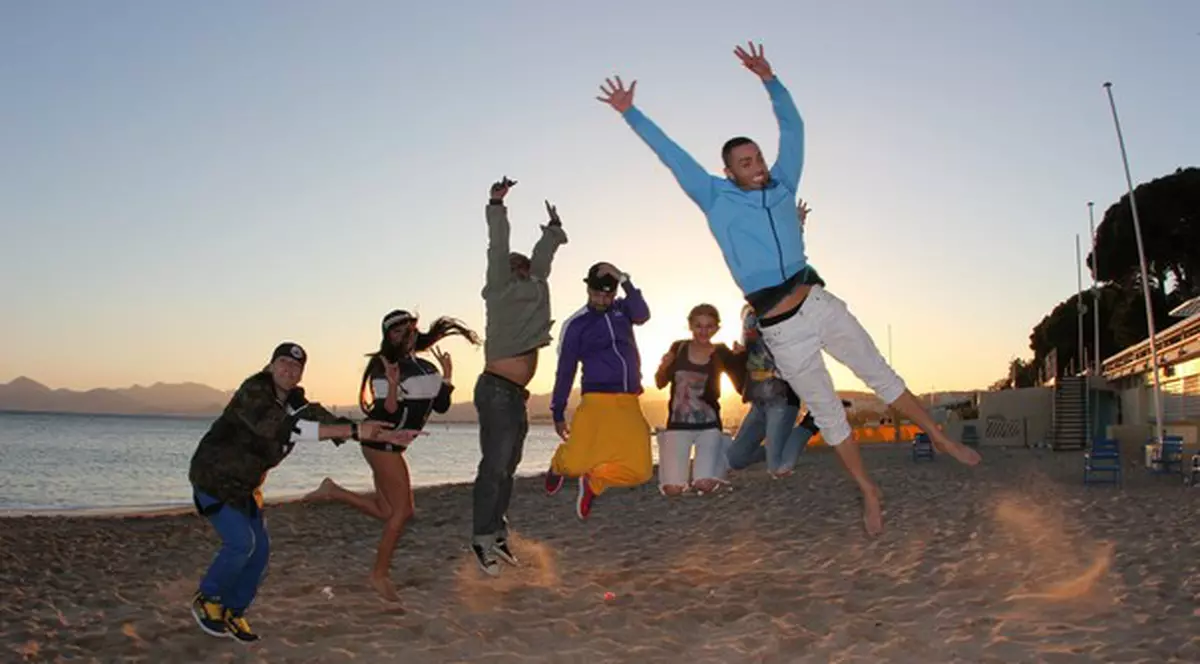 Sonny Flame a lansat videoclipul piesei "Sale el Sol" | VIDEO&FOTO